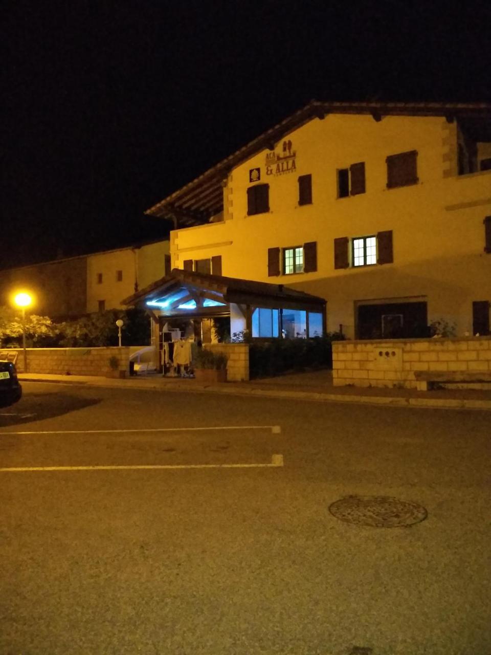 Alojamientos Aca Y Alla Urdaniz Exterior photo